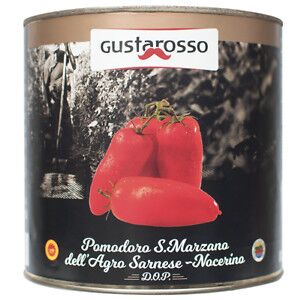 Los tomates enteros pelados San Marzano Gustarosso son los reyes de los pomodori y son cultivados en la región de Campania, Italia, donde el clima y el suelo crean las condiciones ideales para su crecimiento. Estos tomates pelados son el ingrediente perfecto para la preparación de una deliciosa salsa de tomate para pizzas y pastas. Además, son excelentes para la creación de salsas y guisos para cualquier plato tipicamente italiano como la Amatriciana, La Bolognese, la Puttanesca.
