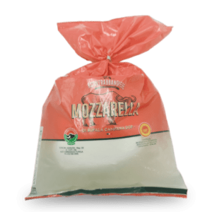La Mozzarella Fresca de Bufala Campana DOP de "il Contrabbandiere": sabor auténtico italiano para pizzas y platos gourmet saludables y gustosos.