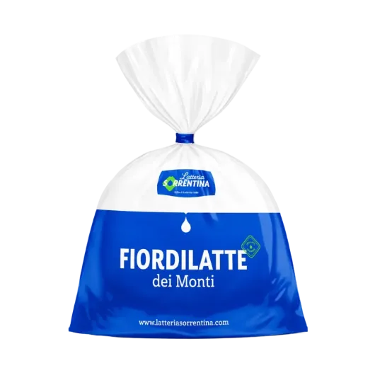 Fior di Latte dei Monti de Latteria Sorrentina, mozzarella fresca italiana en pieza de aproximadamente 1 kg.